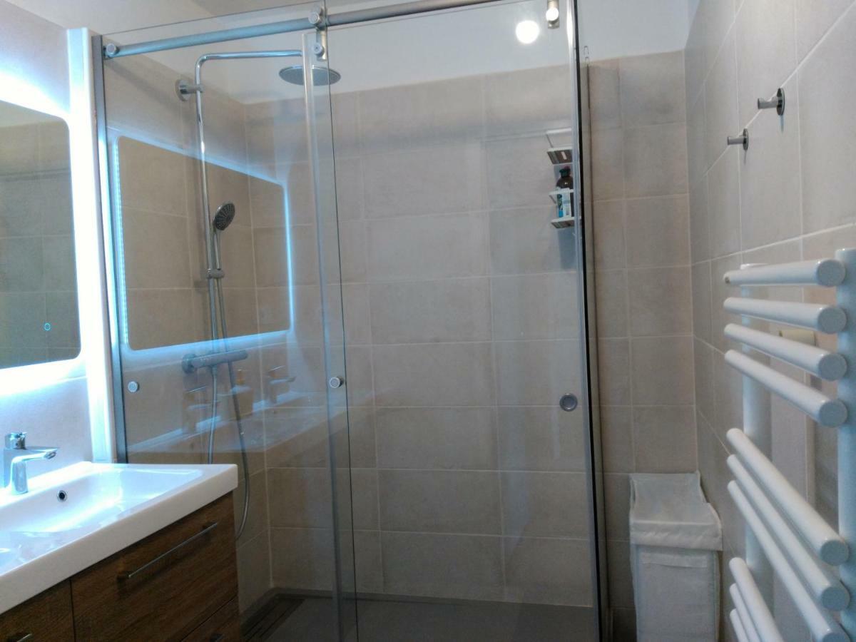 Bel Et Spacieux Appartement De 84 M² Avec Parking Tres Proche Du Metro Garibaldi Lyon Exterior photo